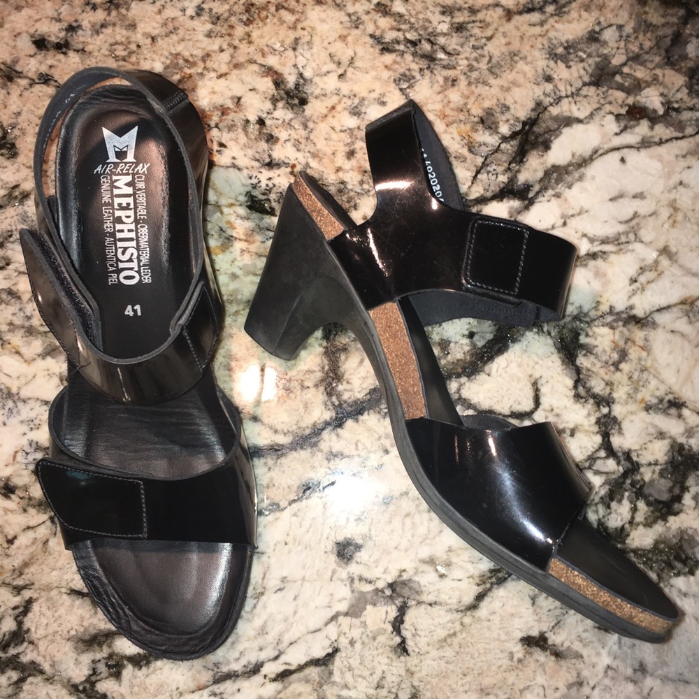 Comfortable/Adjustable Black Patent Mephisto Heel